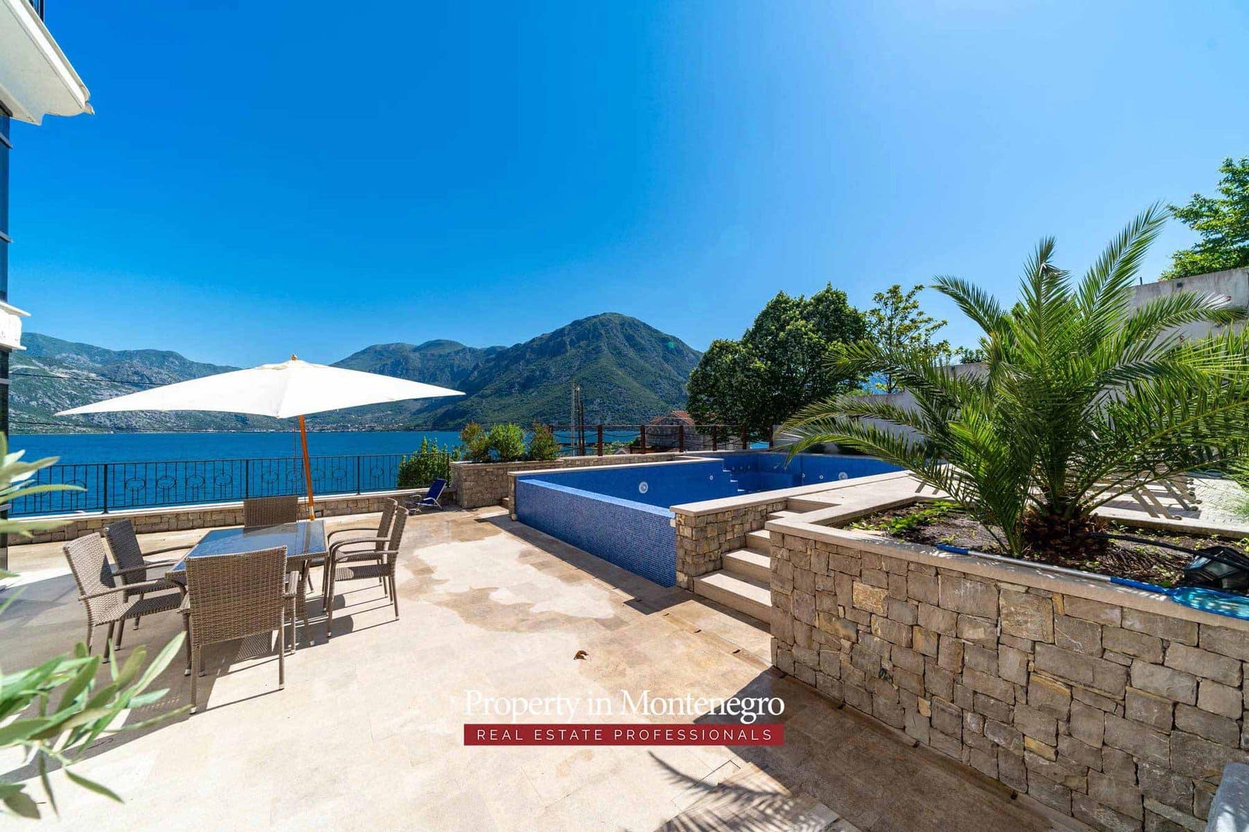 Modern villa in the Bay of Kotor (9)