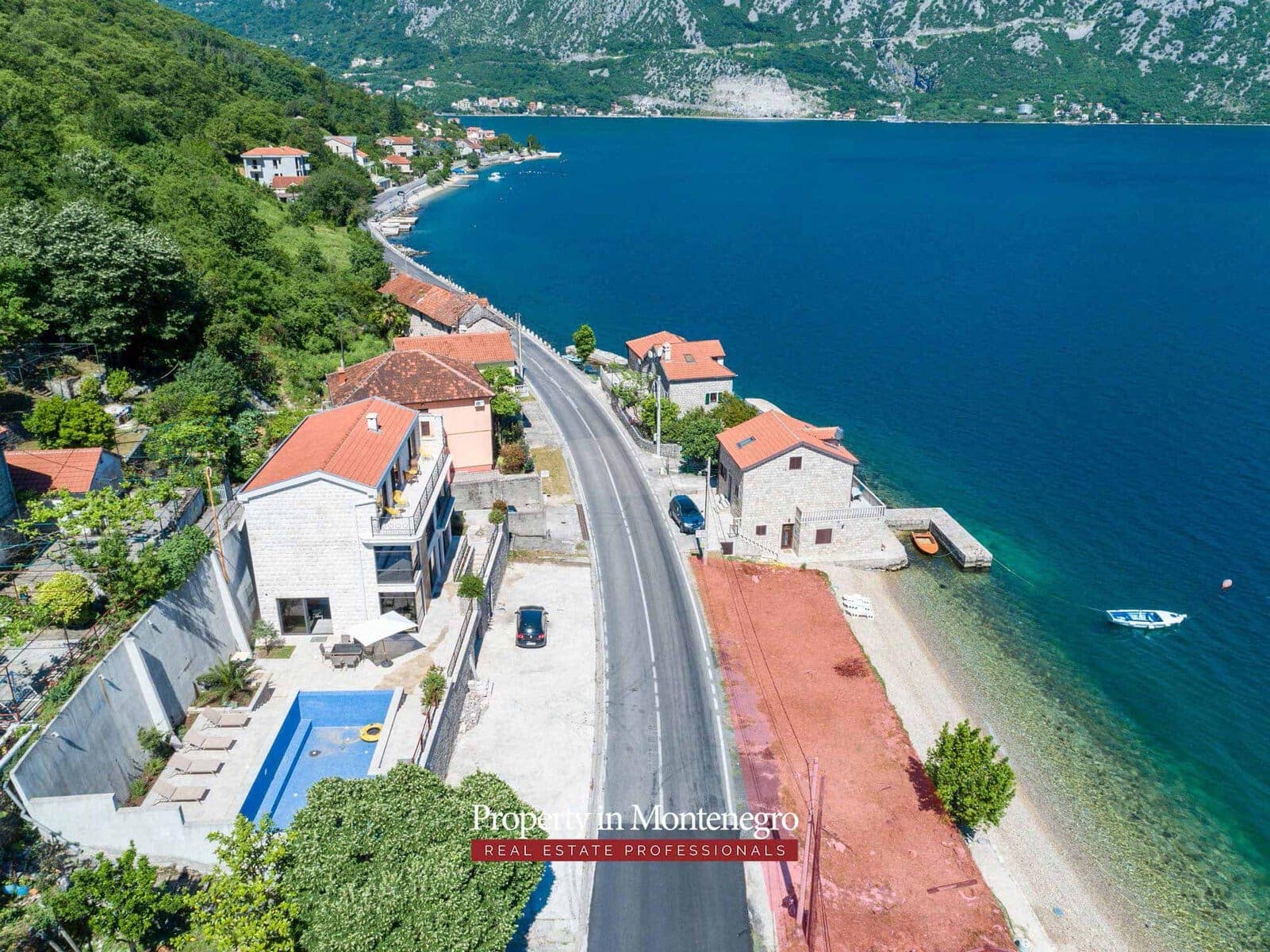 Modern villa in the Bay of Kotor (13)