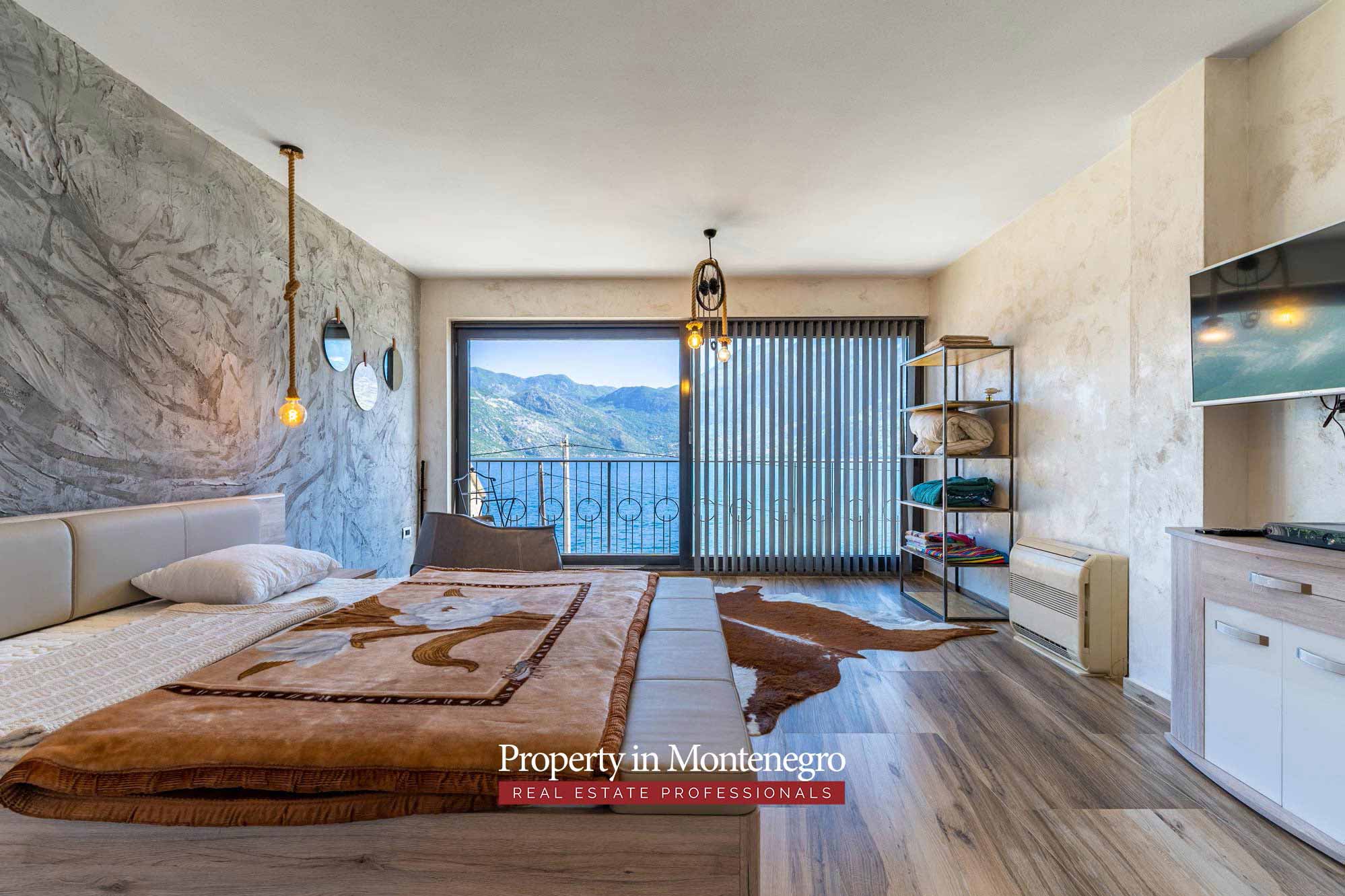 Modern villa in the Bay of Kotor (16)