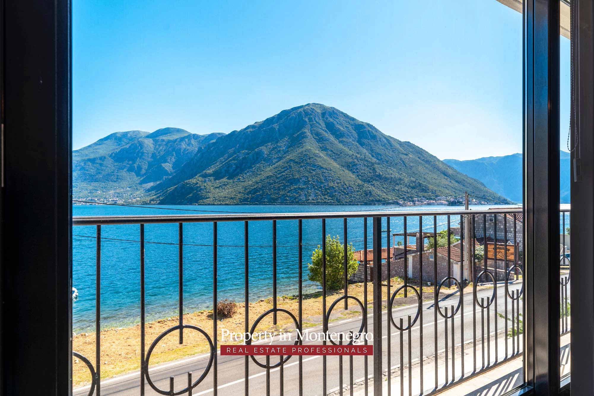 Modern villa in the Bay of Kotor (17)