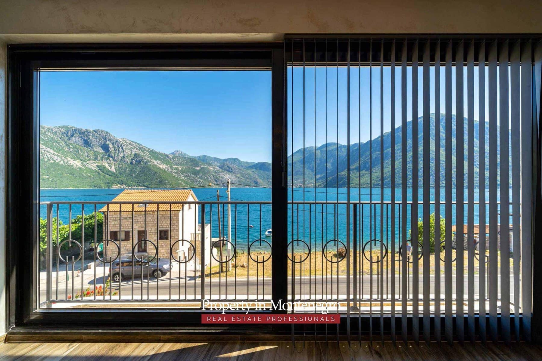 Modern villa in the Bay of Kotor (20)
