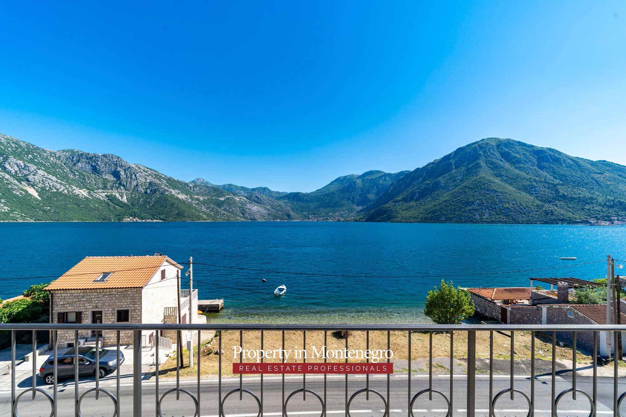 Modern villa in the Bay of Kotor (34)