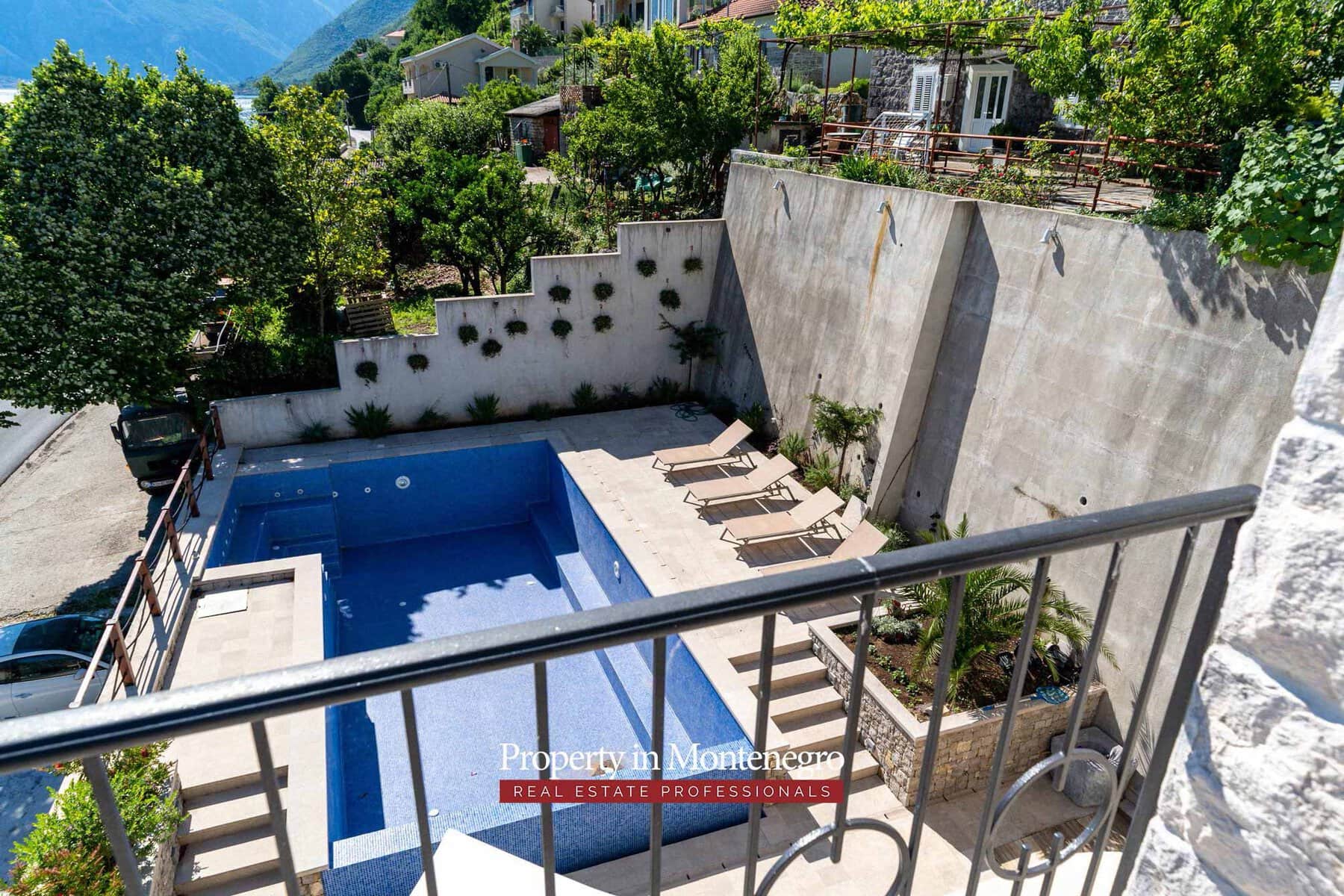 Modern villa in the Bay of Kotor (35)