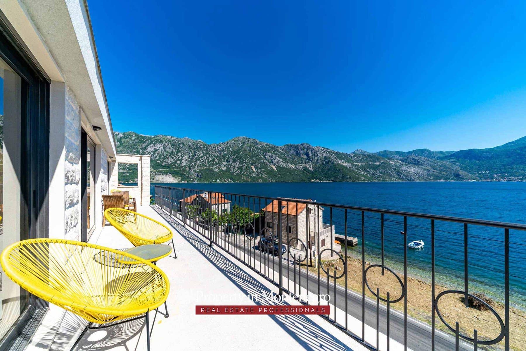 Modern villa in the Bay of Kotor (36)