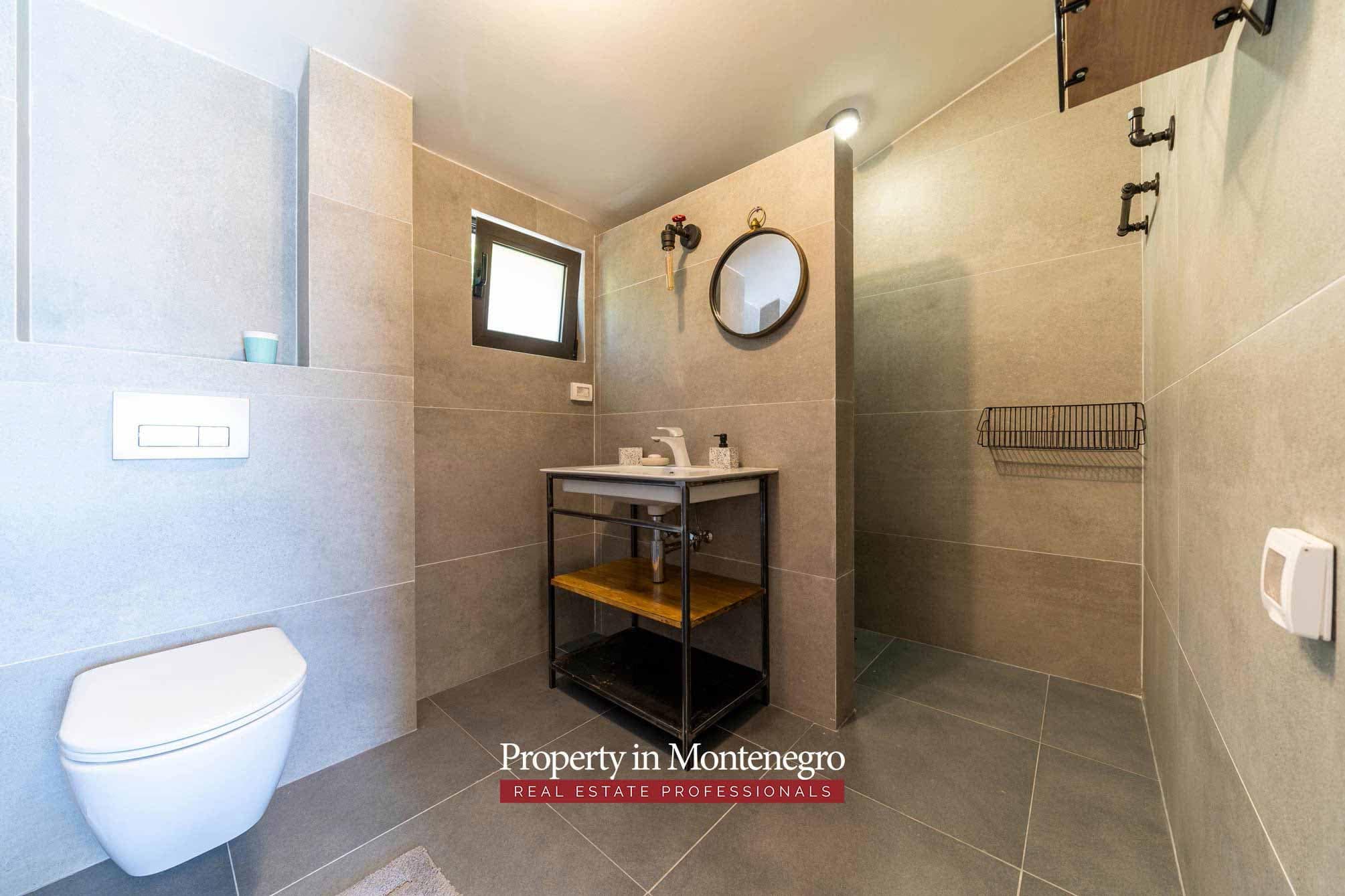 Modern villa in the Bay of Kotor (41)