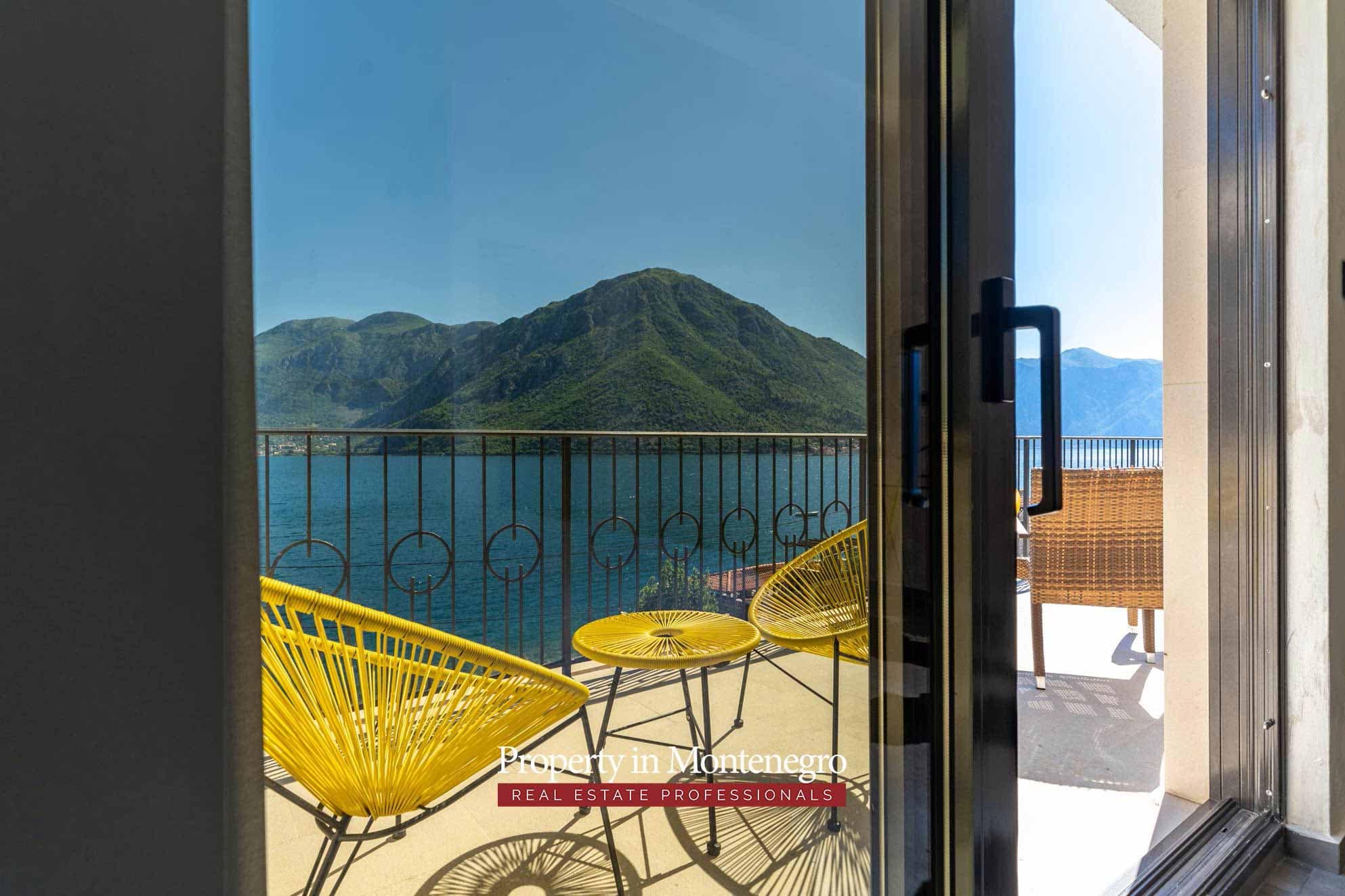 Modern villa in the Bay of Kotor (43)