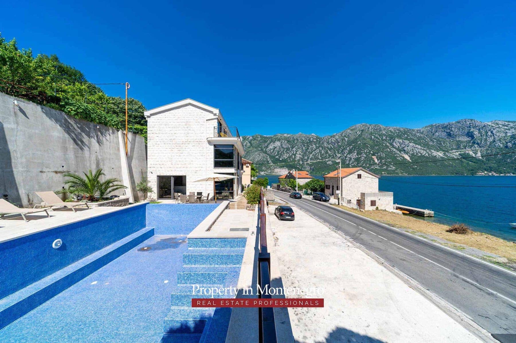Modern villa in the Bay of Kotor (48)