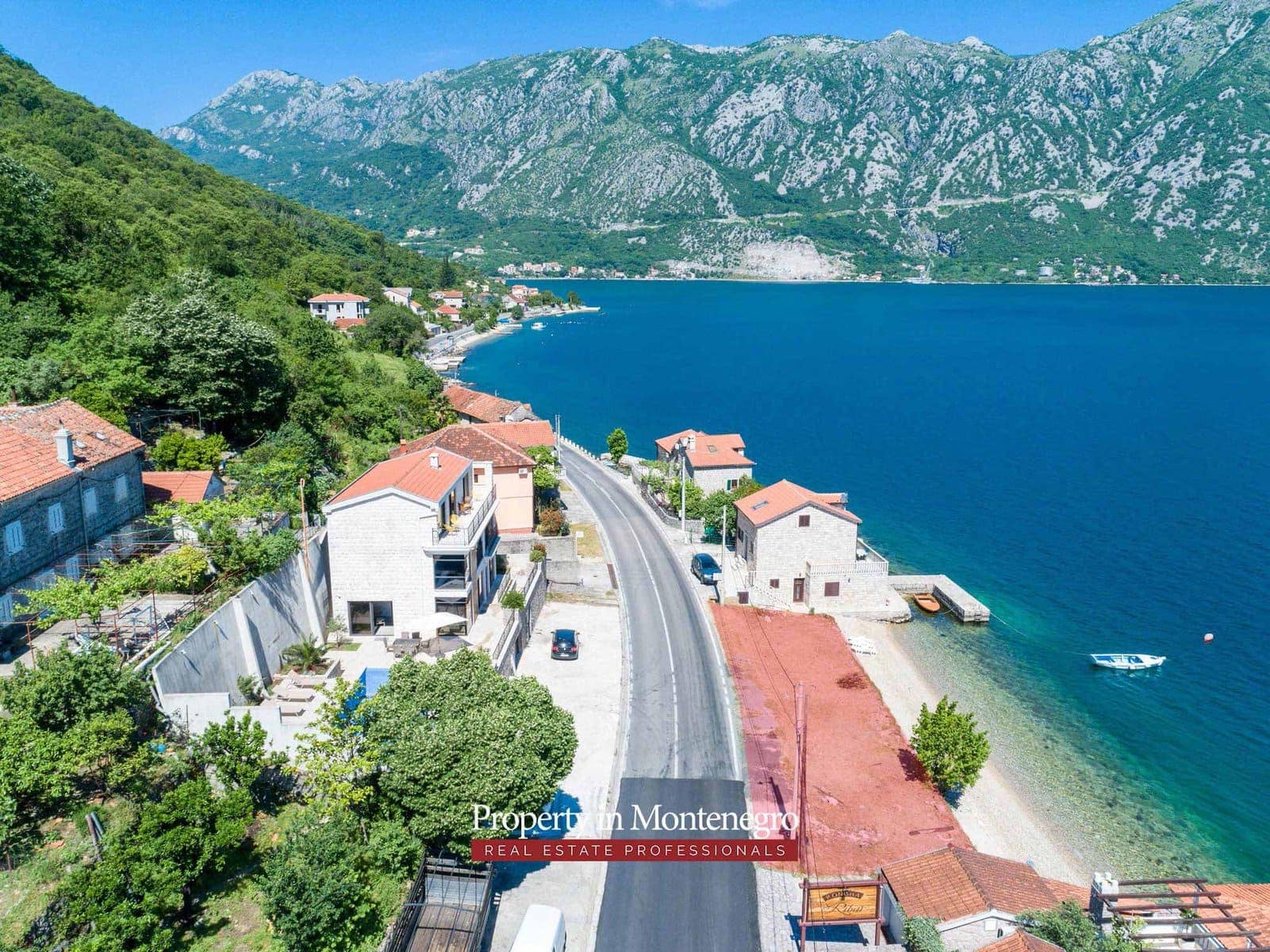 Modern villa in the Bay of Kotor (50)