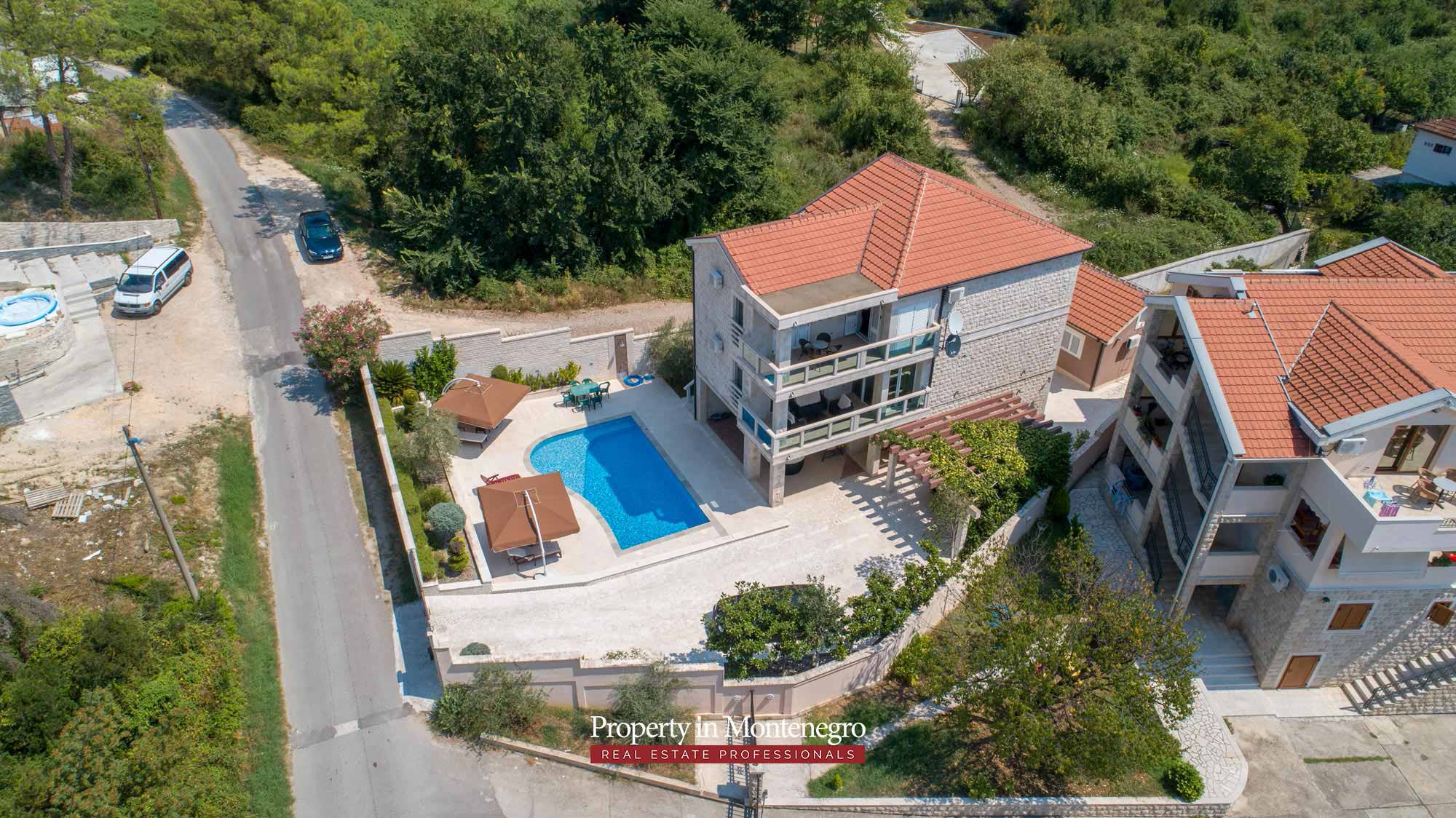 House in the quiet part of Tivat (8)
