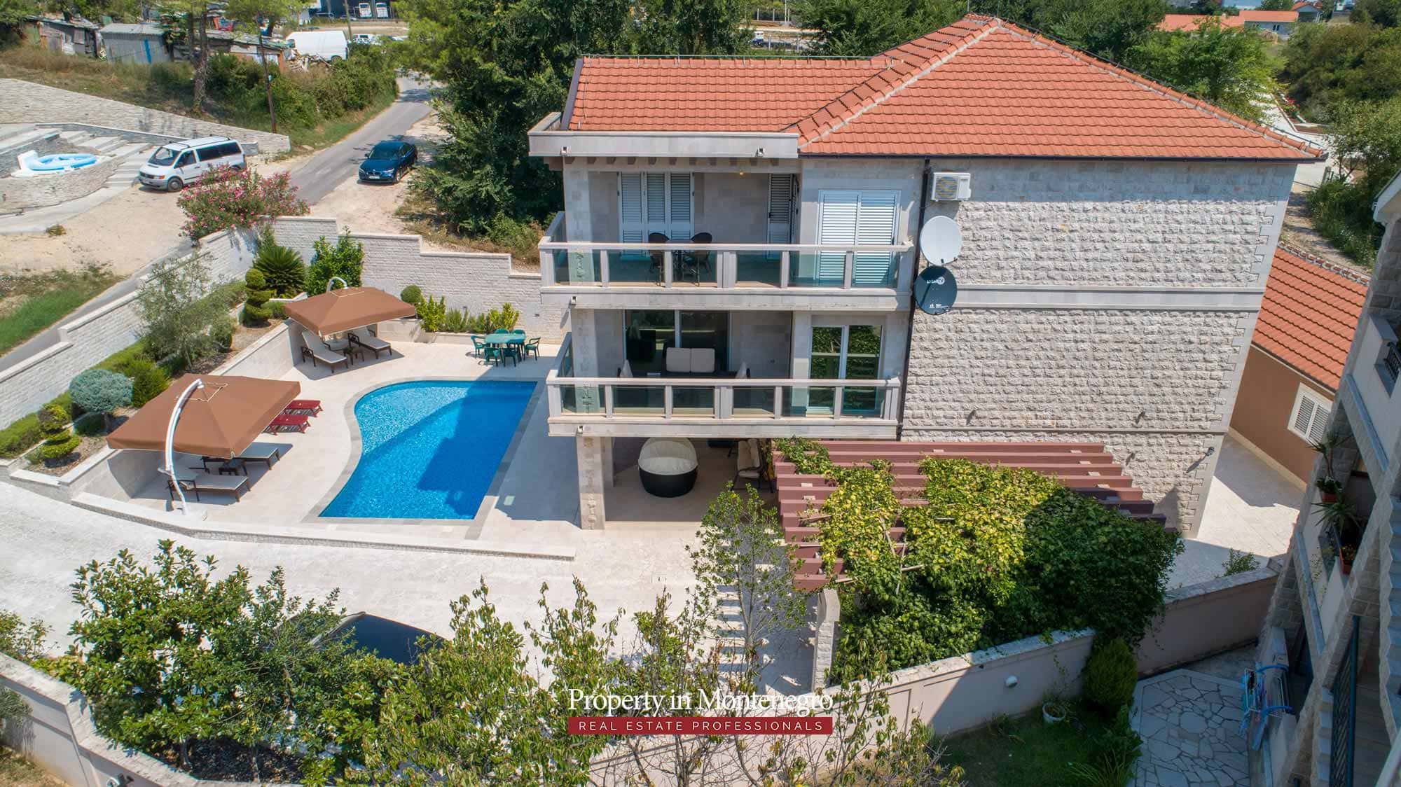 House in the quiet part of Tivat (10)