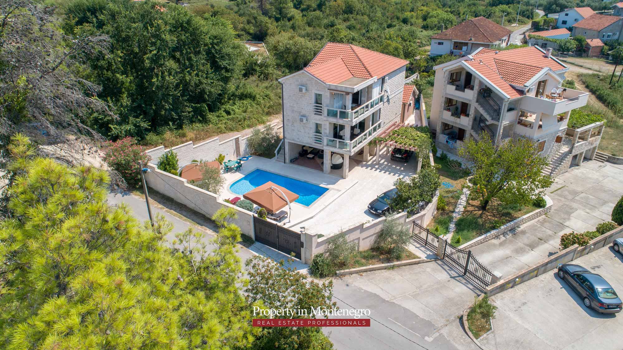 House in the quiet part of Tivat (11)
