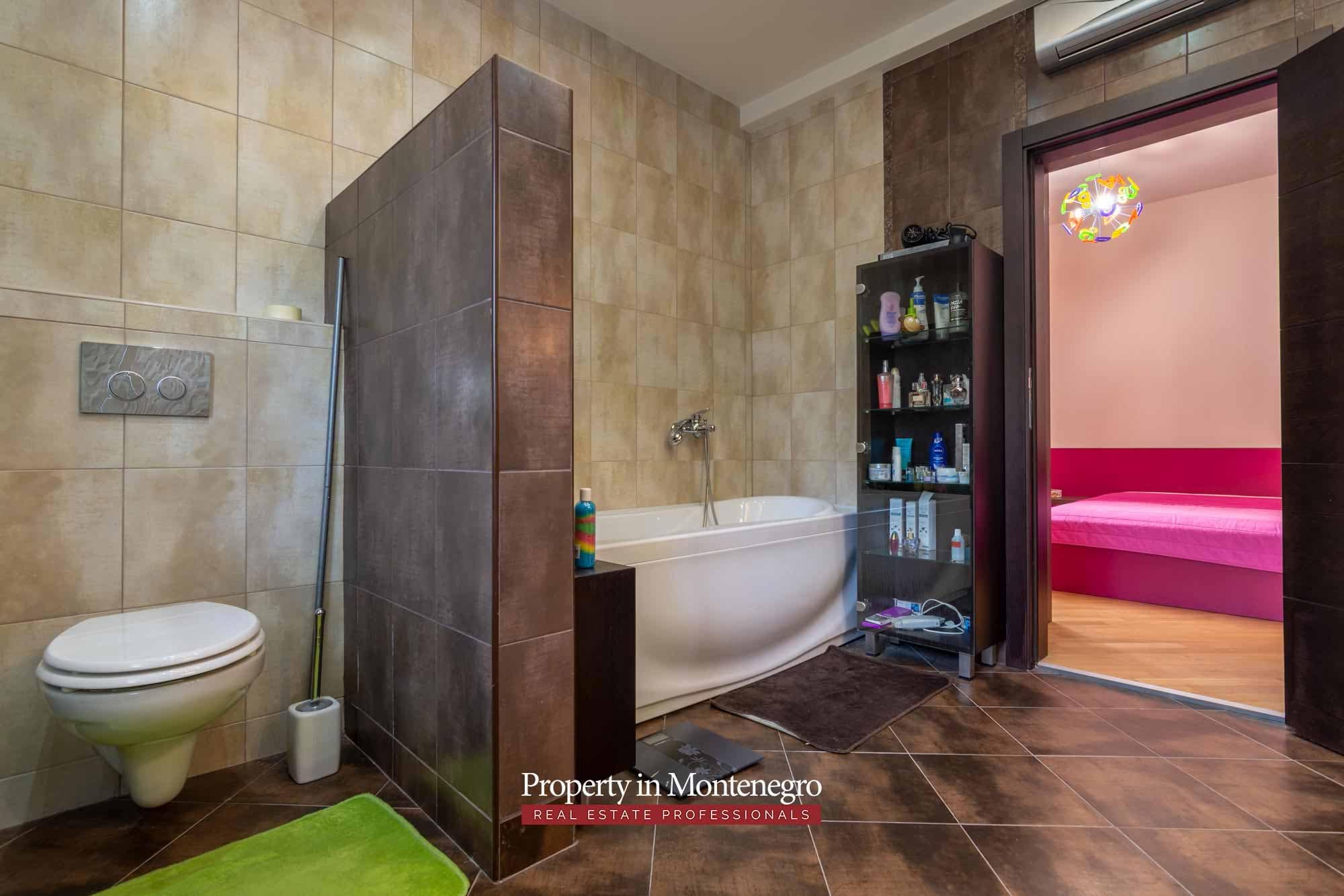 House in the quiet part of Tivat (17)