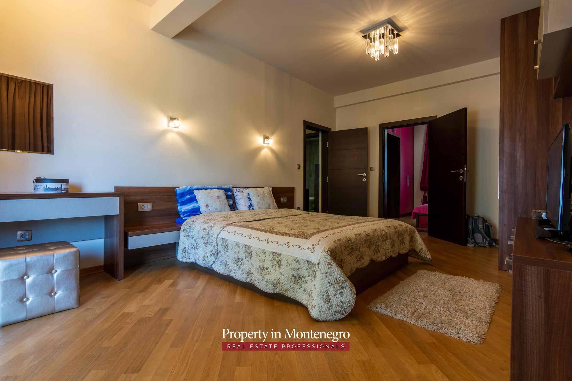 House in the quiet part of Tivat (18)