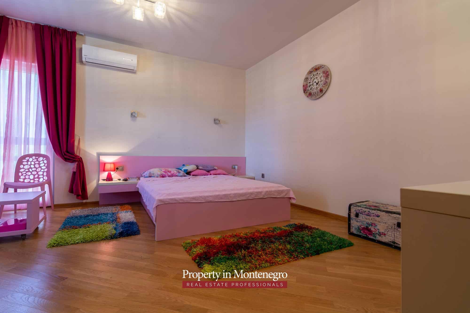 House in the quiet part of Tivat (21)