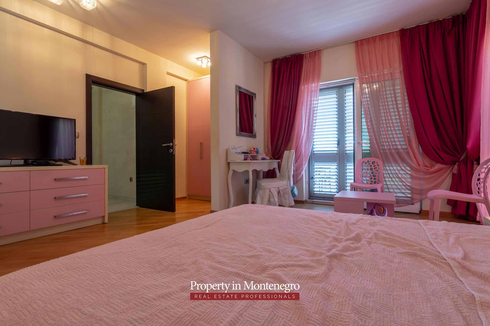 House in the quiet part of Tivat (23)