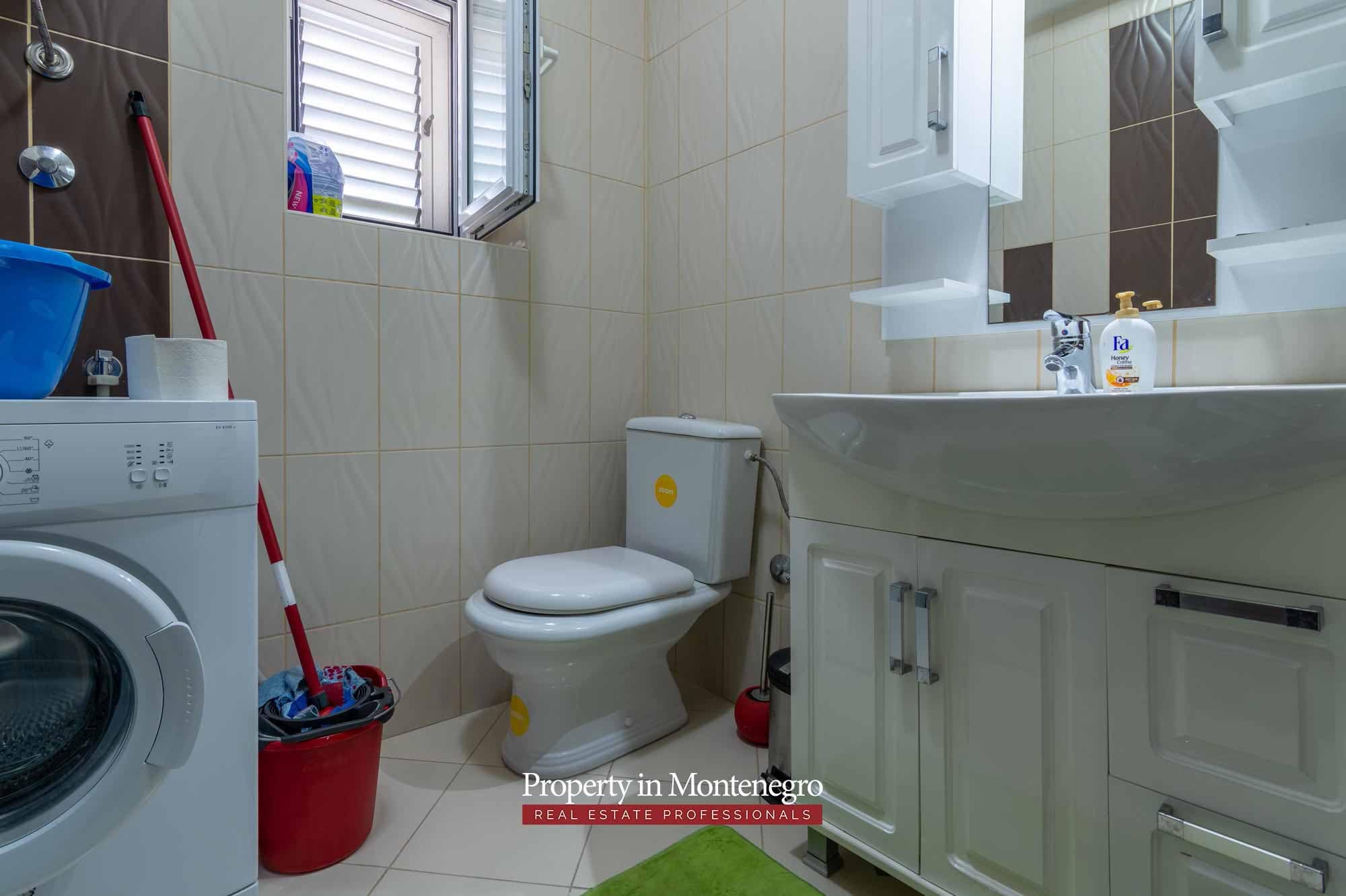 House in the quiet part of Tivat (28)