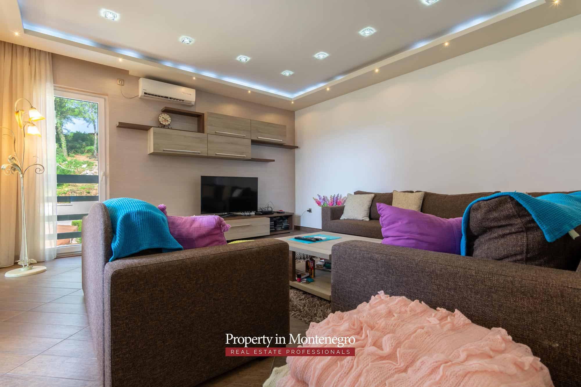 House in the quiet part of Tivat (30)