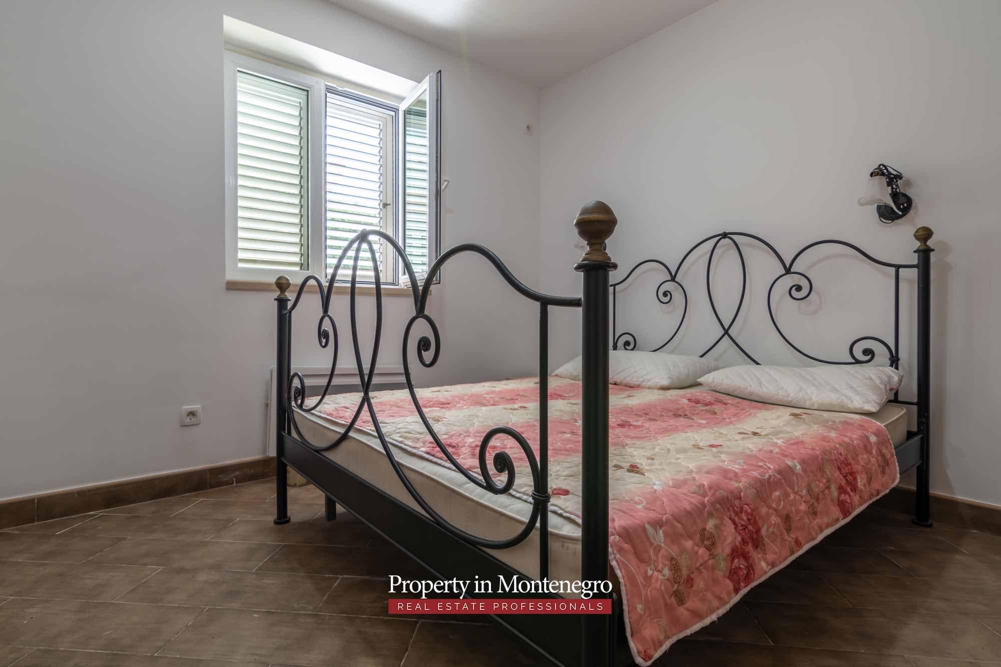House in the quiet part of Tivat (33)