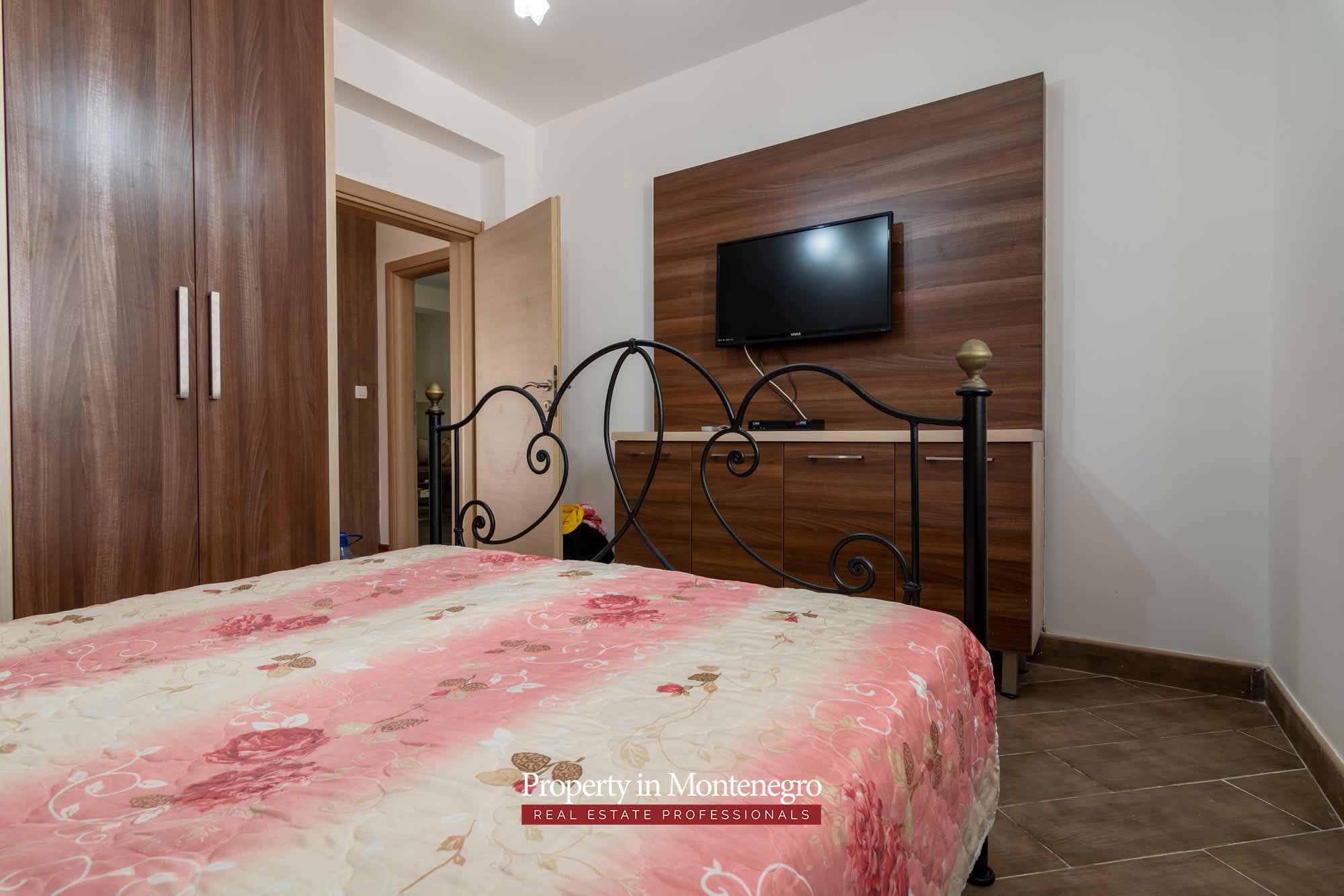 House in the quiet part of Tivat (34)
