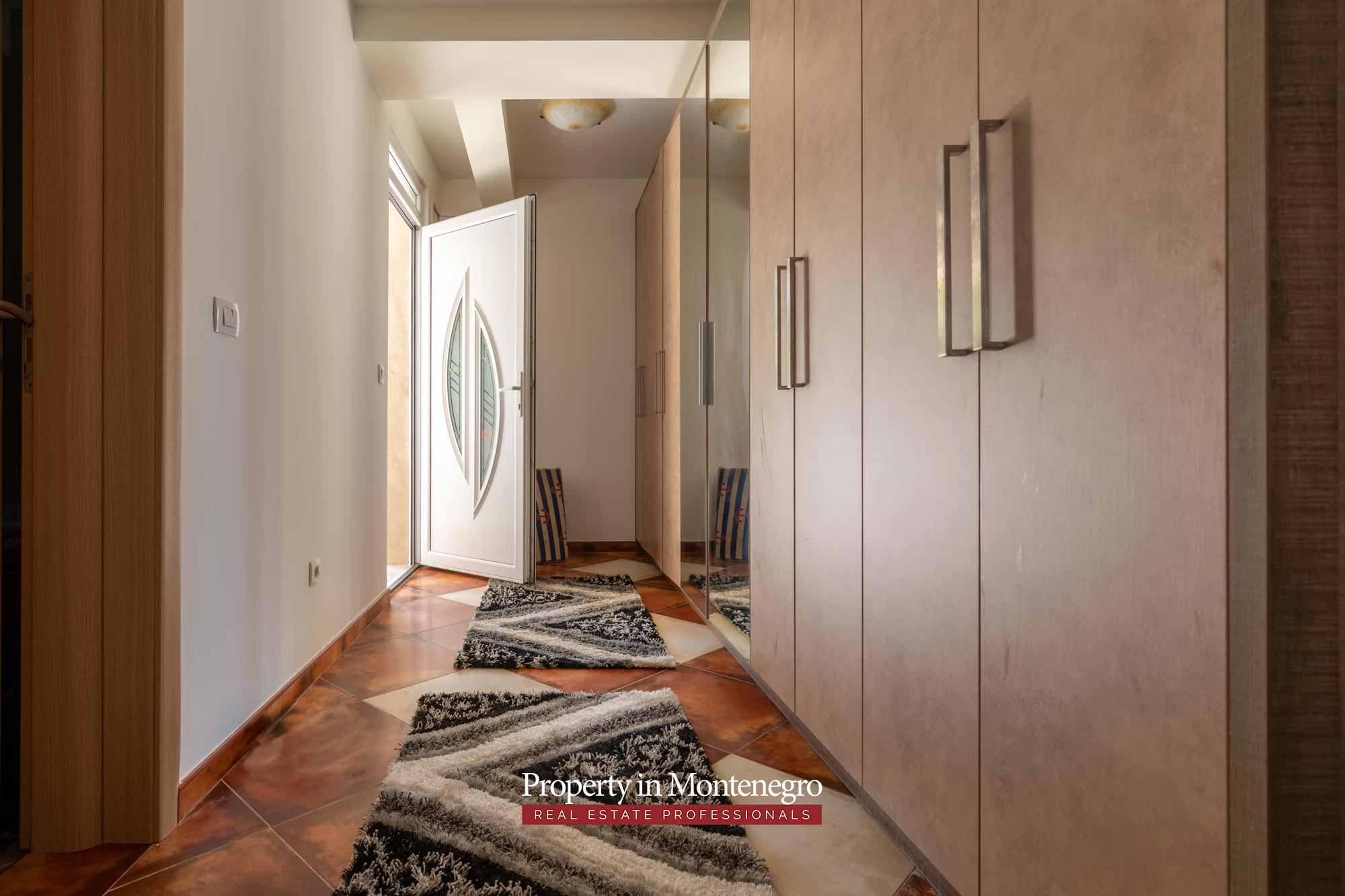 House in the quiet part of Tivat (35)