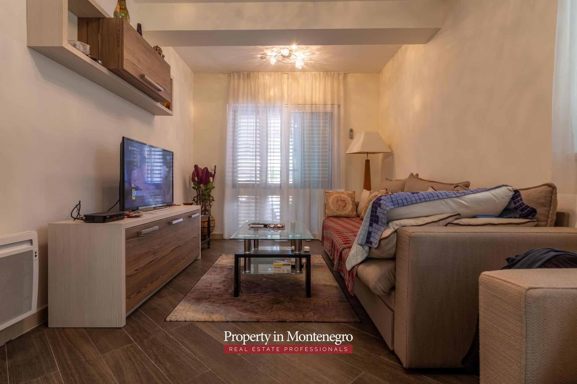 House in the quiet part of Tivat (37)