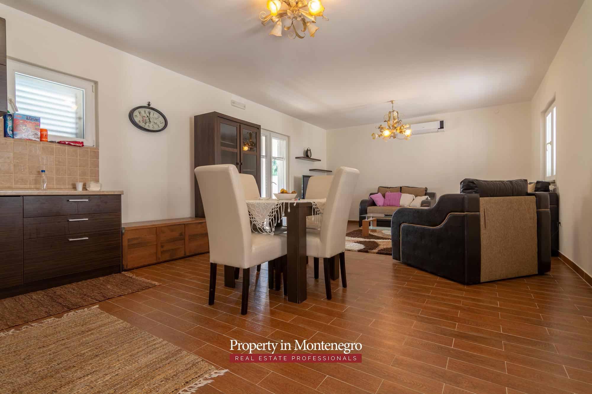 House in the quiet part of Tivat (39)