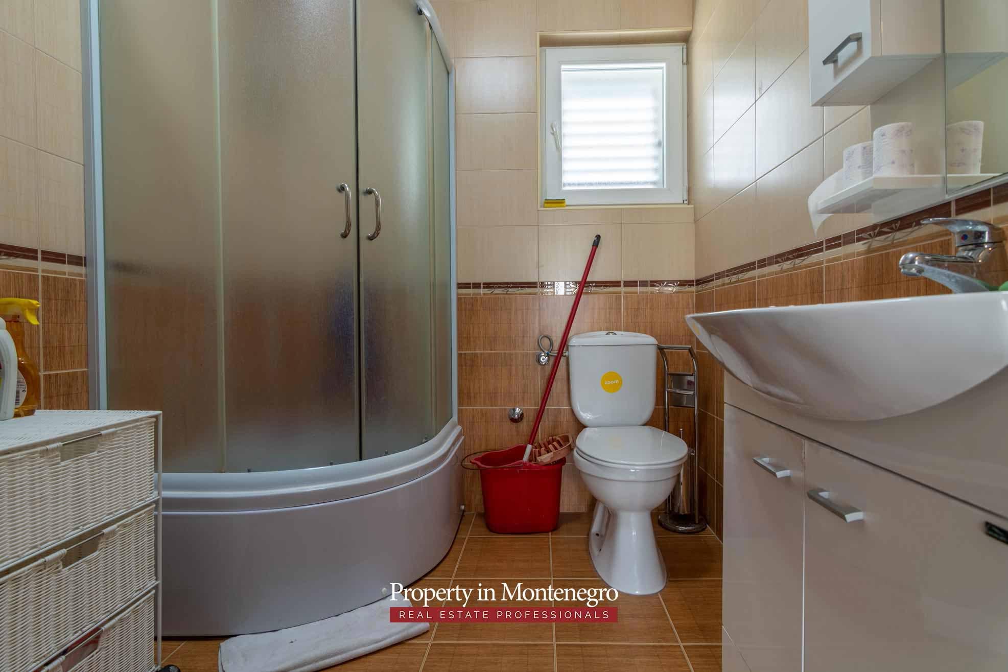 House in the quiet part of Tivat (40)