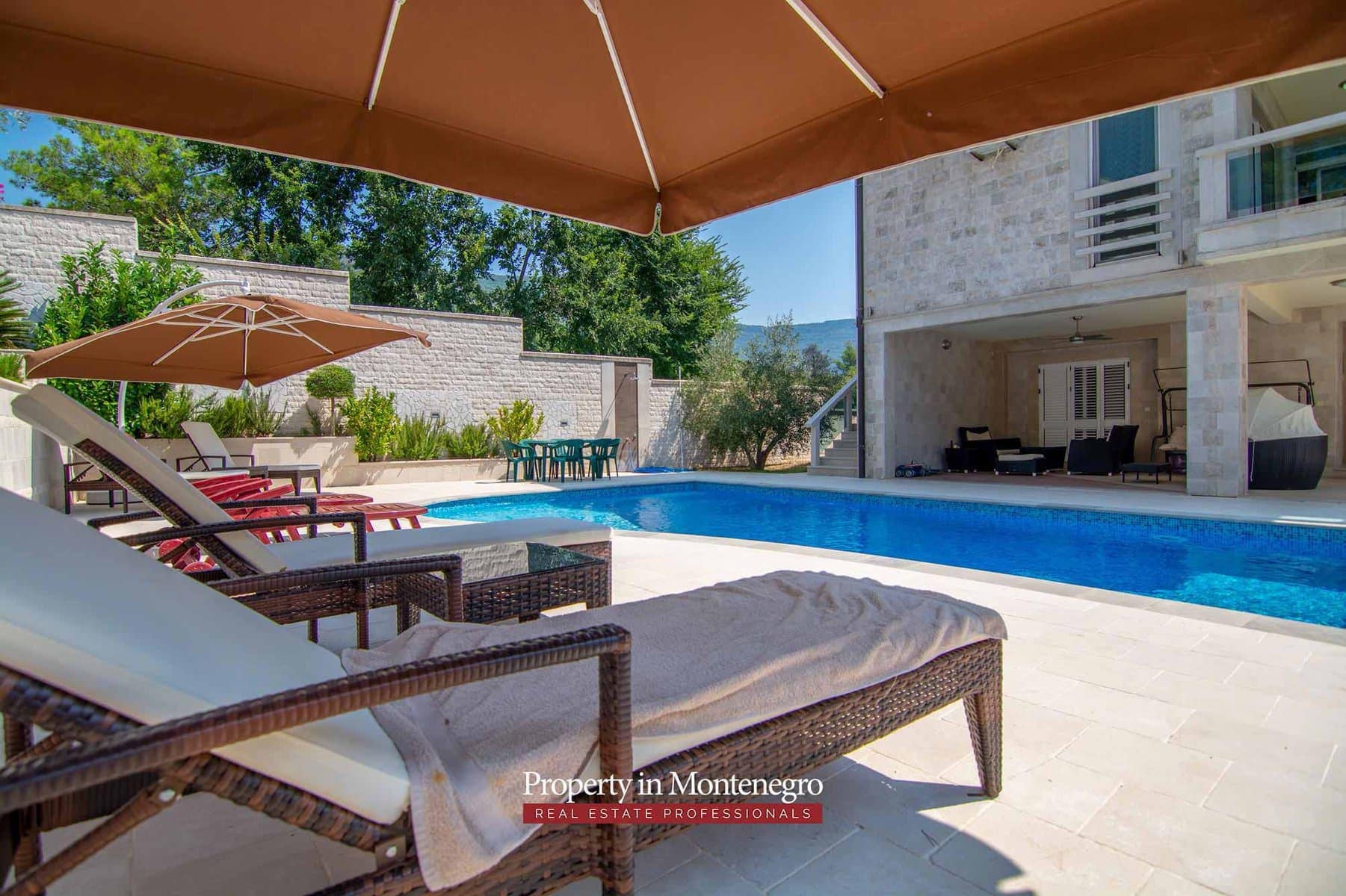 House in the quiet part of Tivat (49)