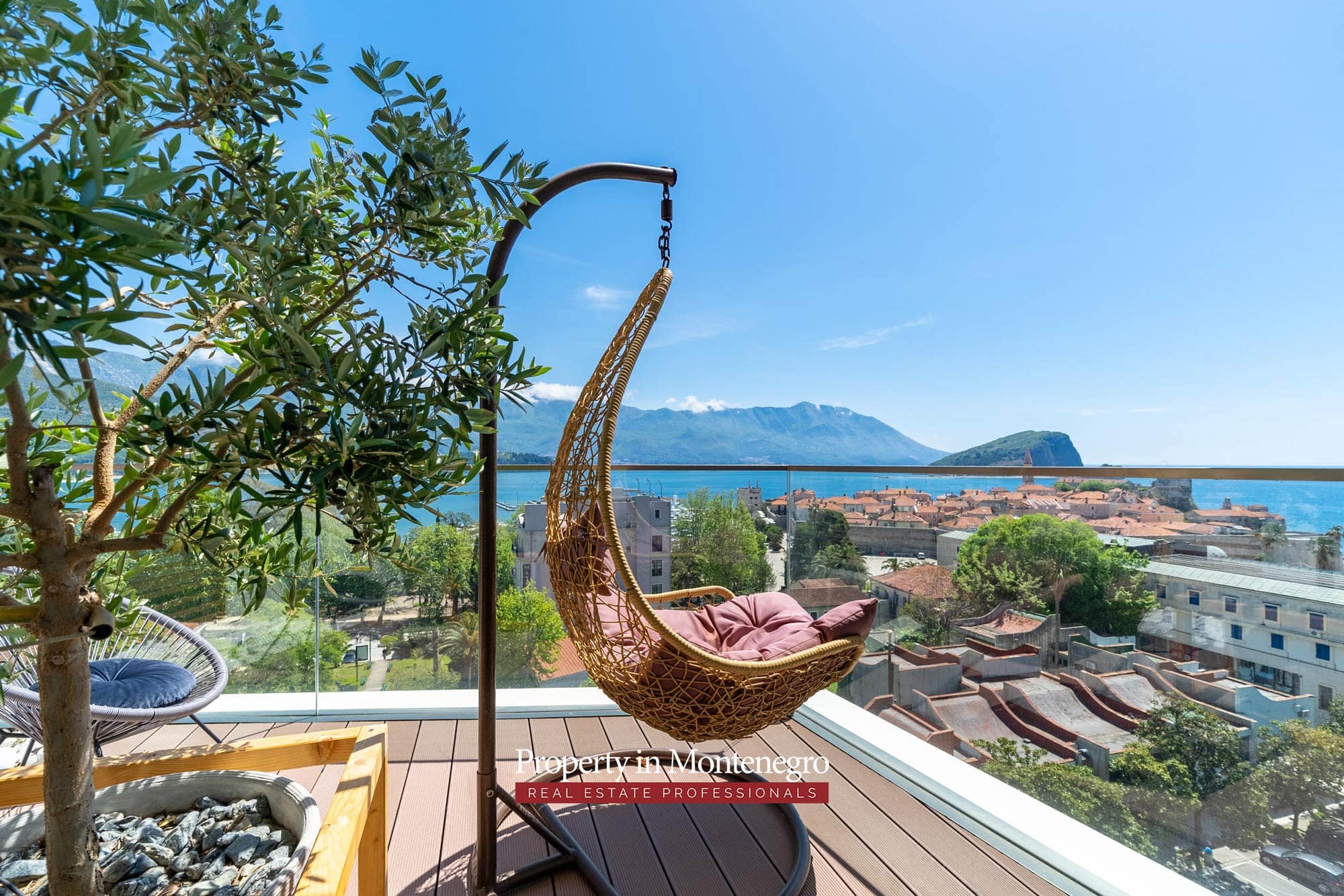 Luxury one bedroom apartment in the most attractive location in Budva (12)