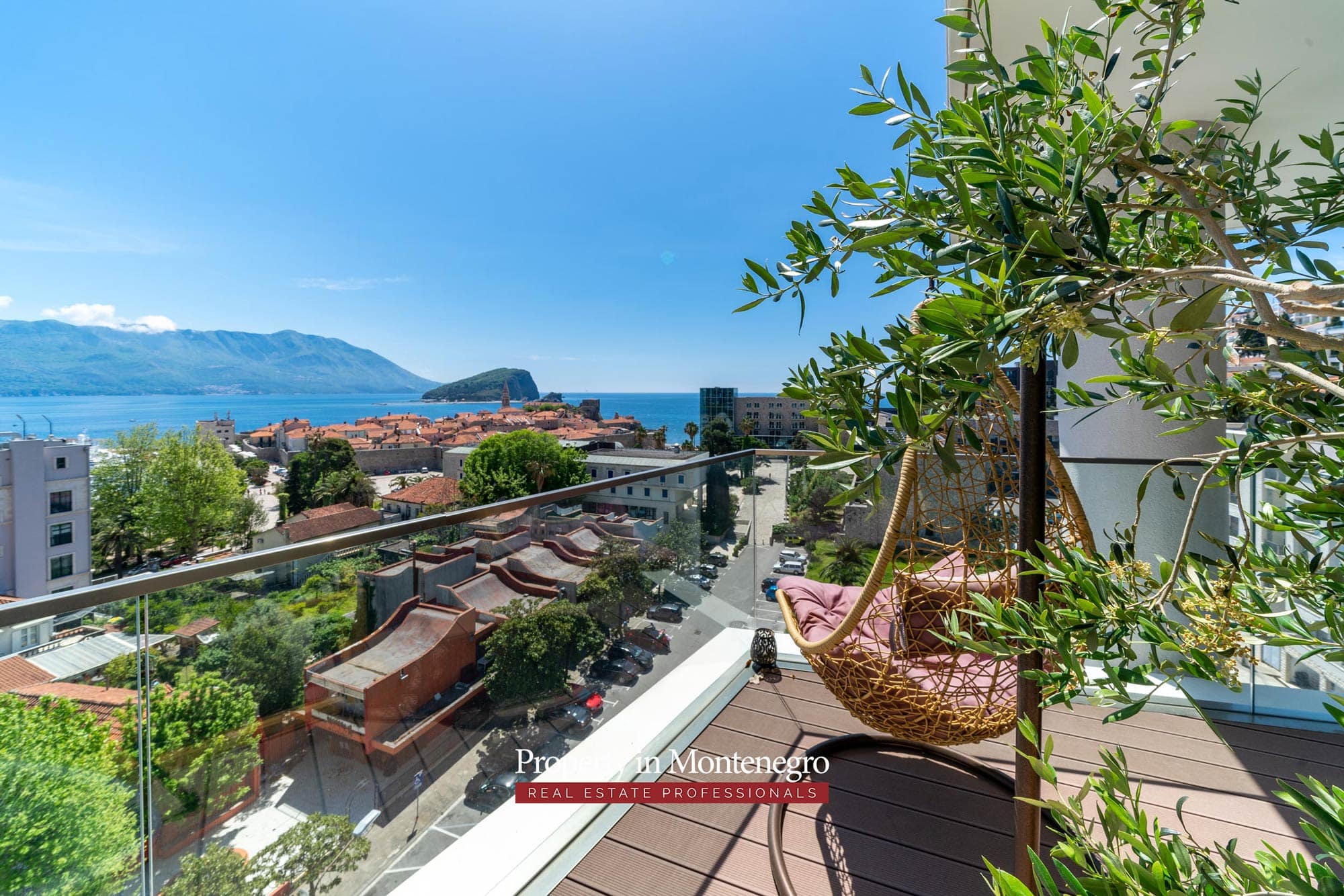 Luxury one bedroom apartment in the most attractive location in Budva (14)