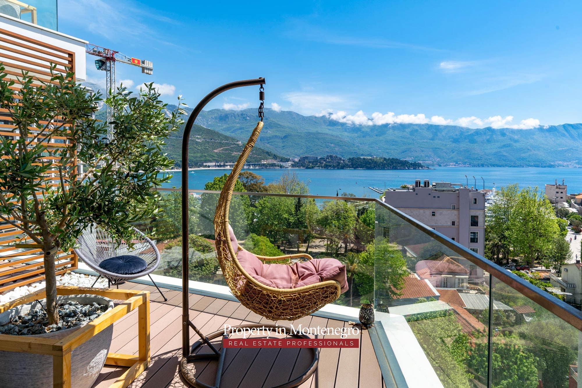 Luxury one bedroom apartment in the most attractive location in Budva (16)