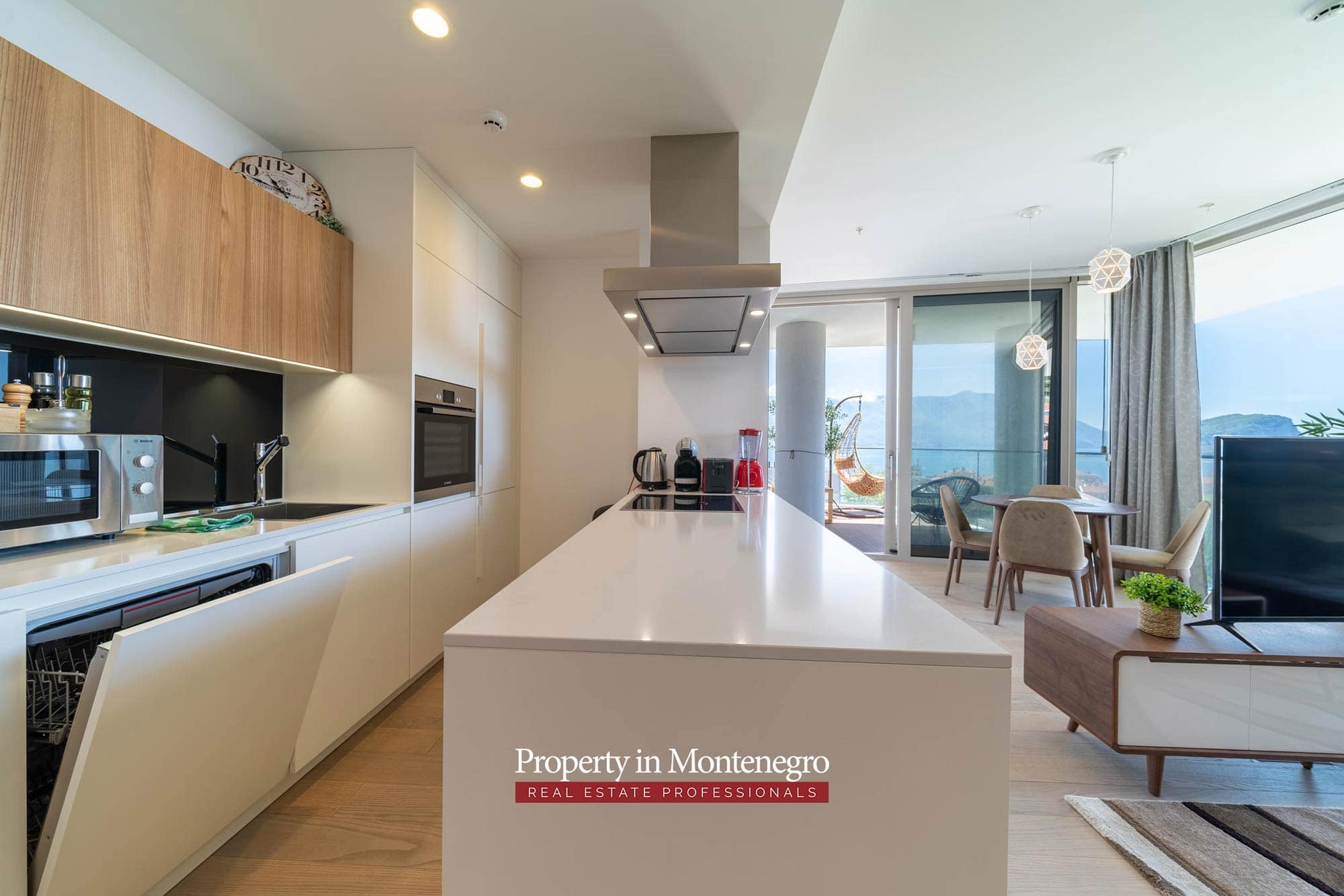 Luxury one bedroom apartment in the most attractive location in Budva (18)