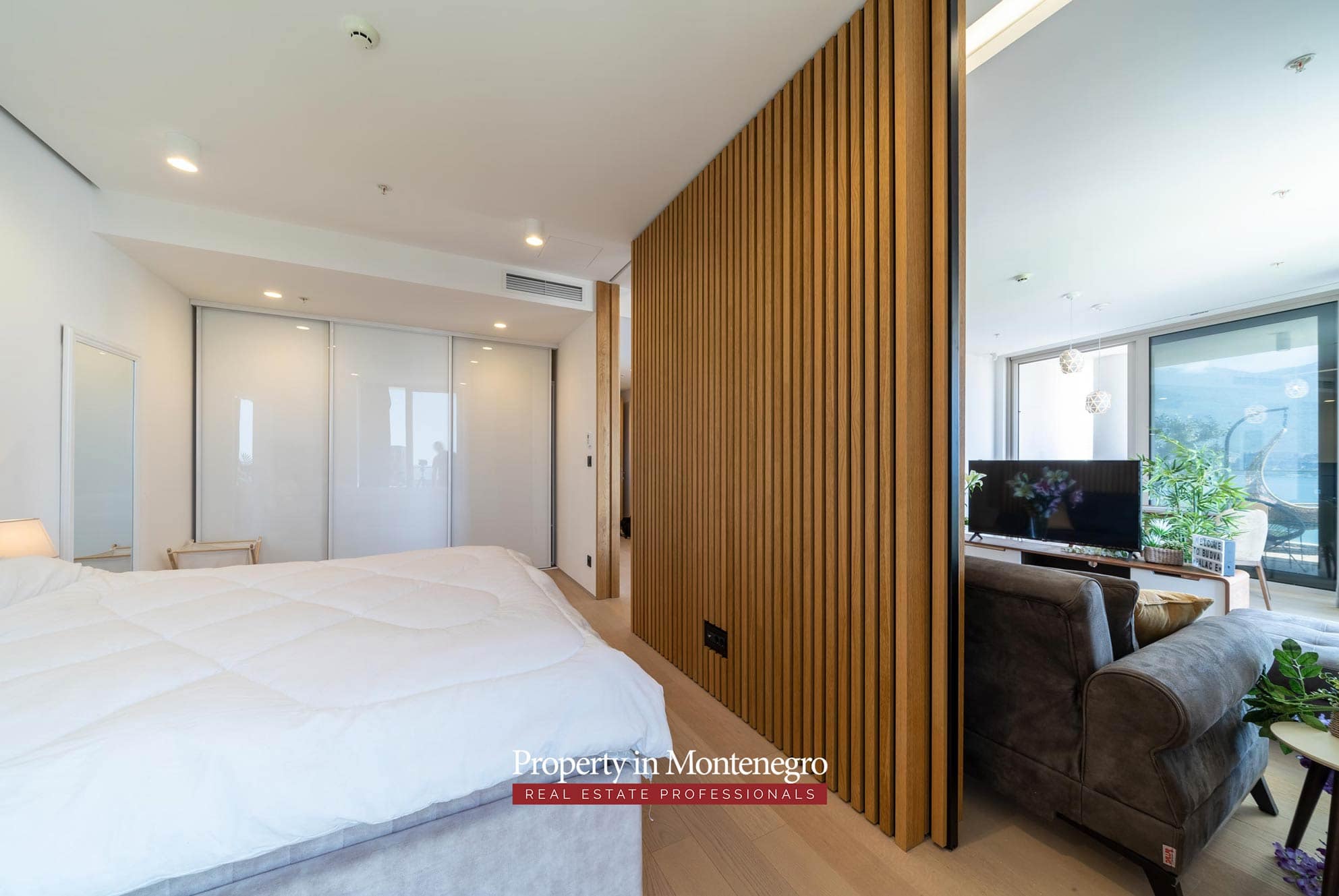 Luxury one bedroom apartment in the most attractive location in Budva (21)