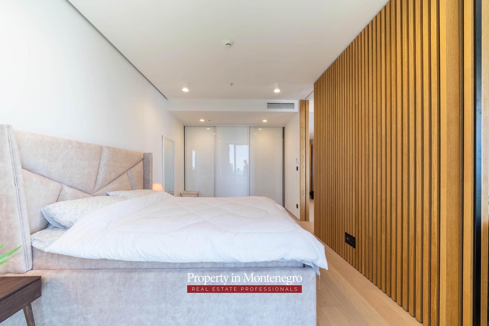 Luxury one bedroom apartment in the most attractive location in Budva (22)