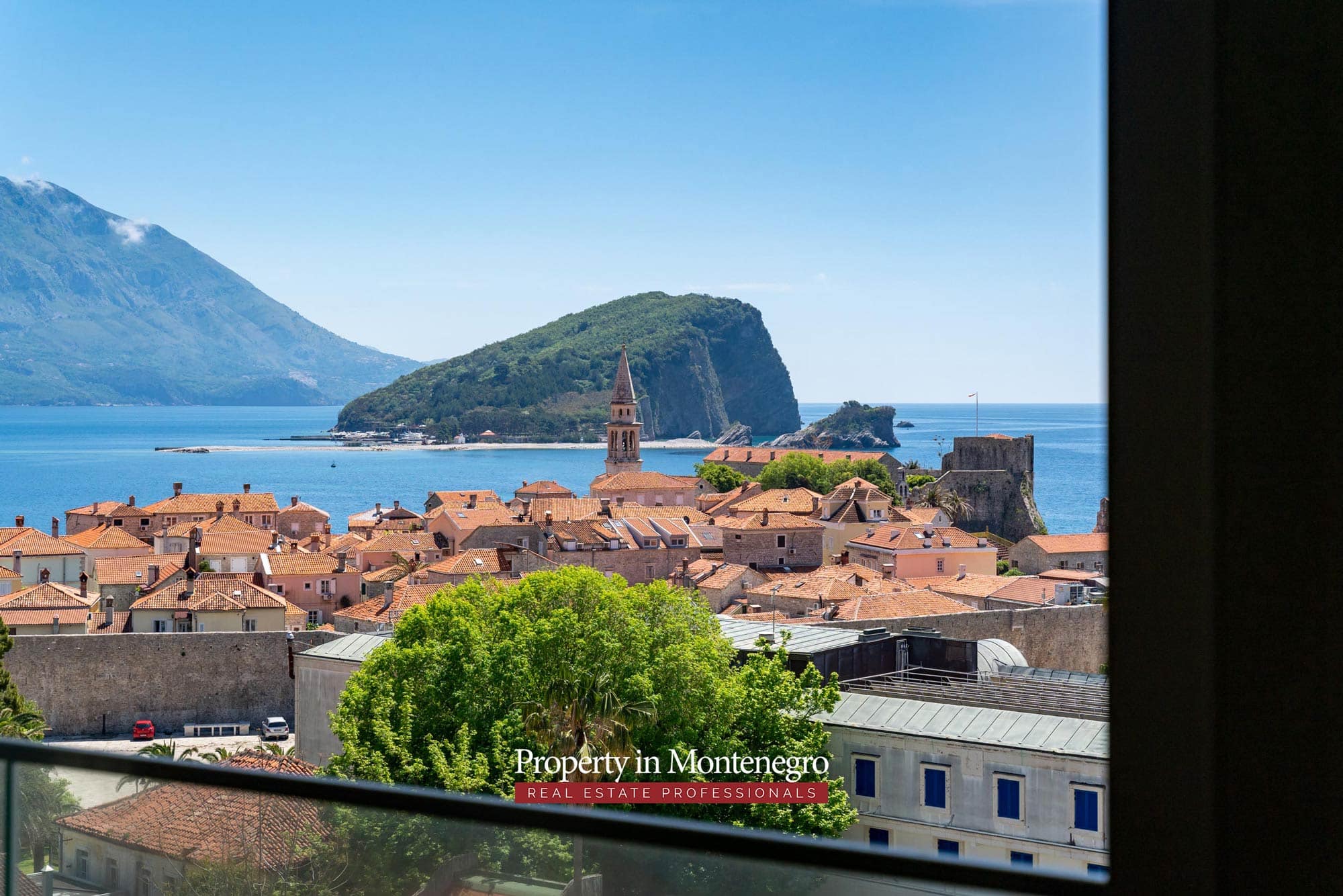 Luxury one bedroom apartment in the most attractive location in Budva (24)