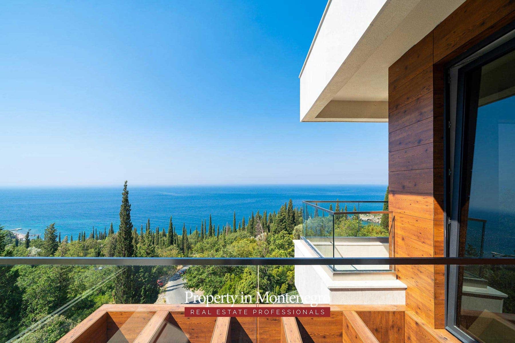 Beautiful villa in Budva with panoramic views (5)