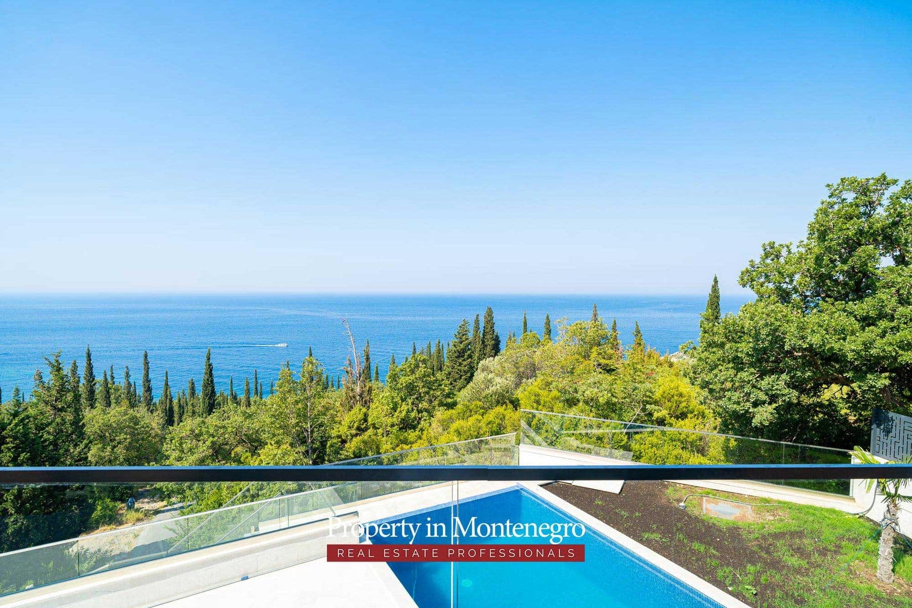 Beautiful villa in Budva with panoramic views (7)