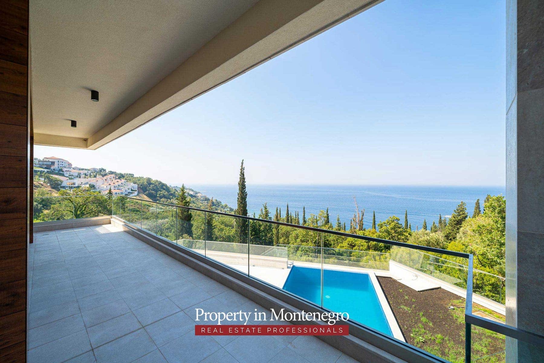 Beautiful villa in Budva with panoramic views (11)