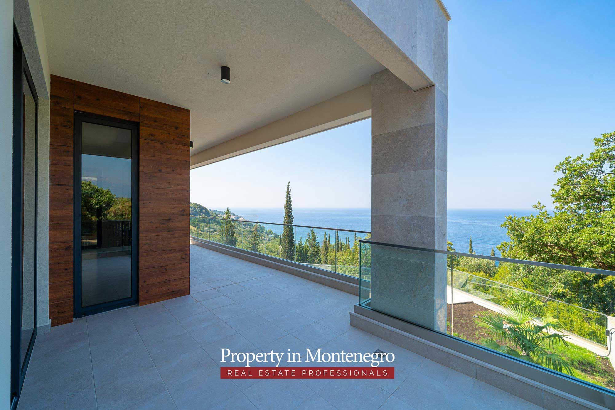 Beautiful villa in Budva with panoramic views (12)