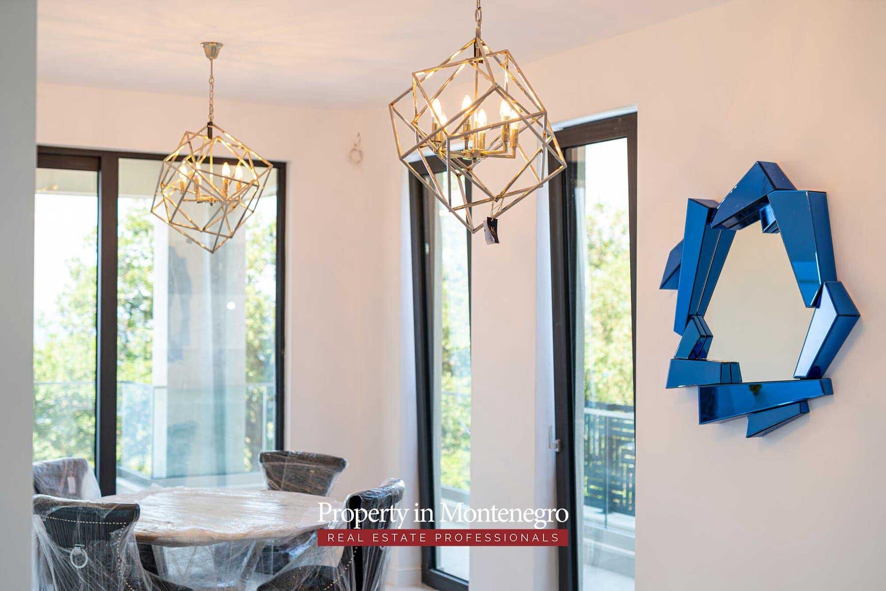 Beautiful villa in Budva with panoramic views (14)