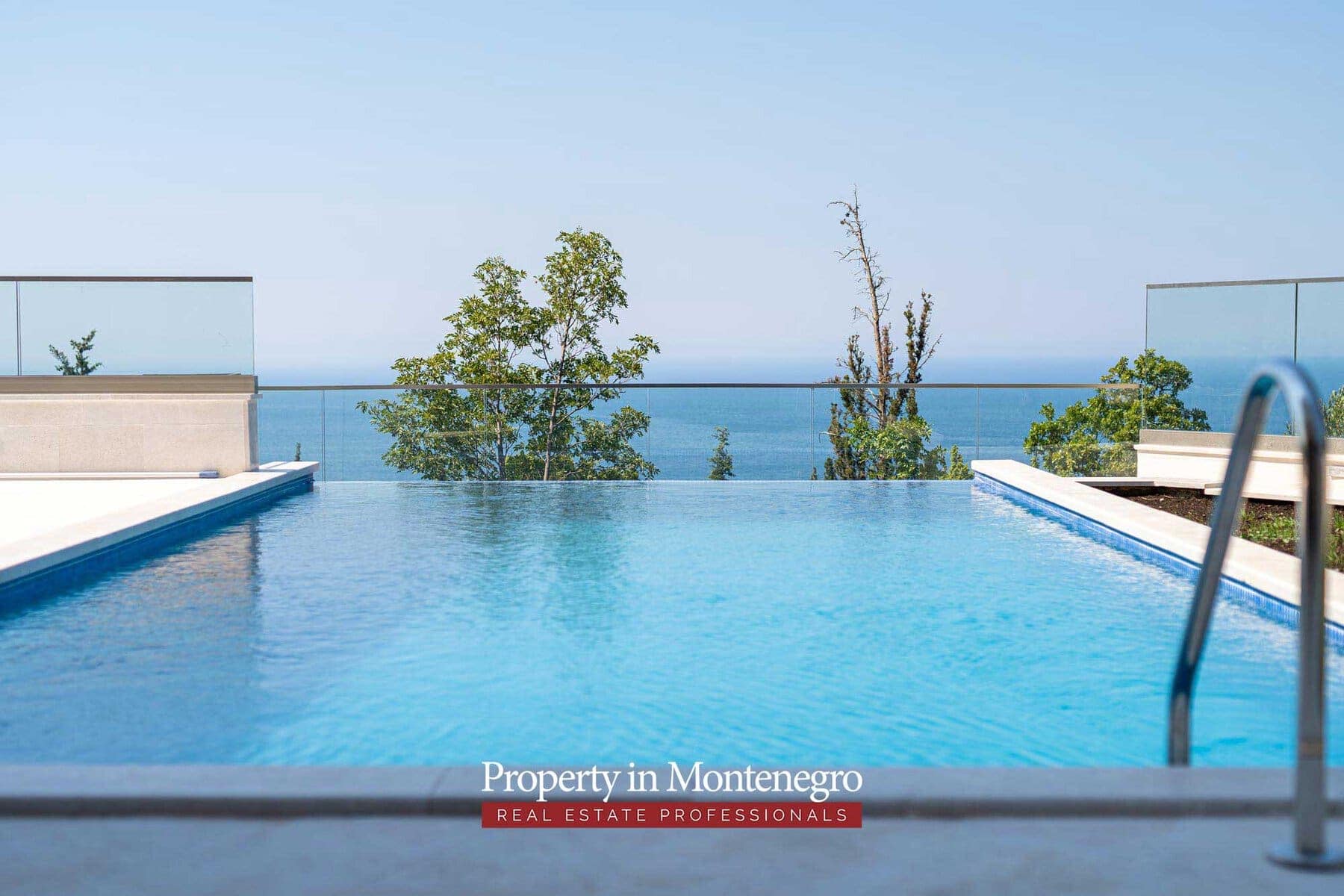 Beautiful villa in Budva with panoramic views (16)