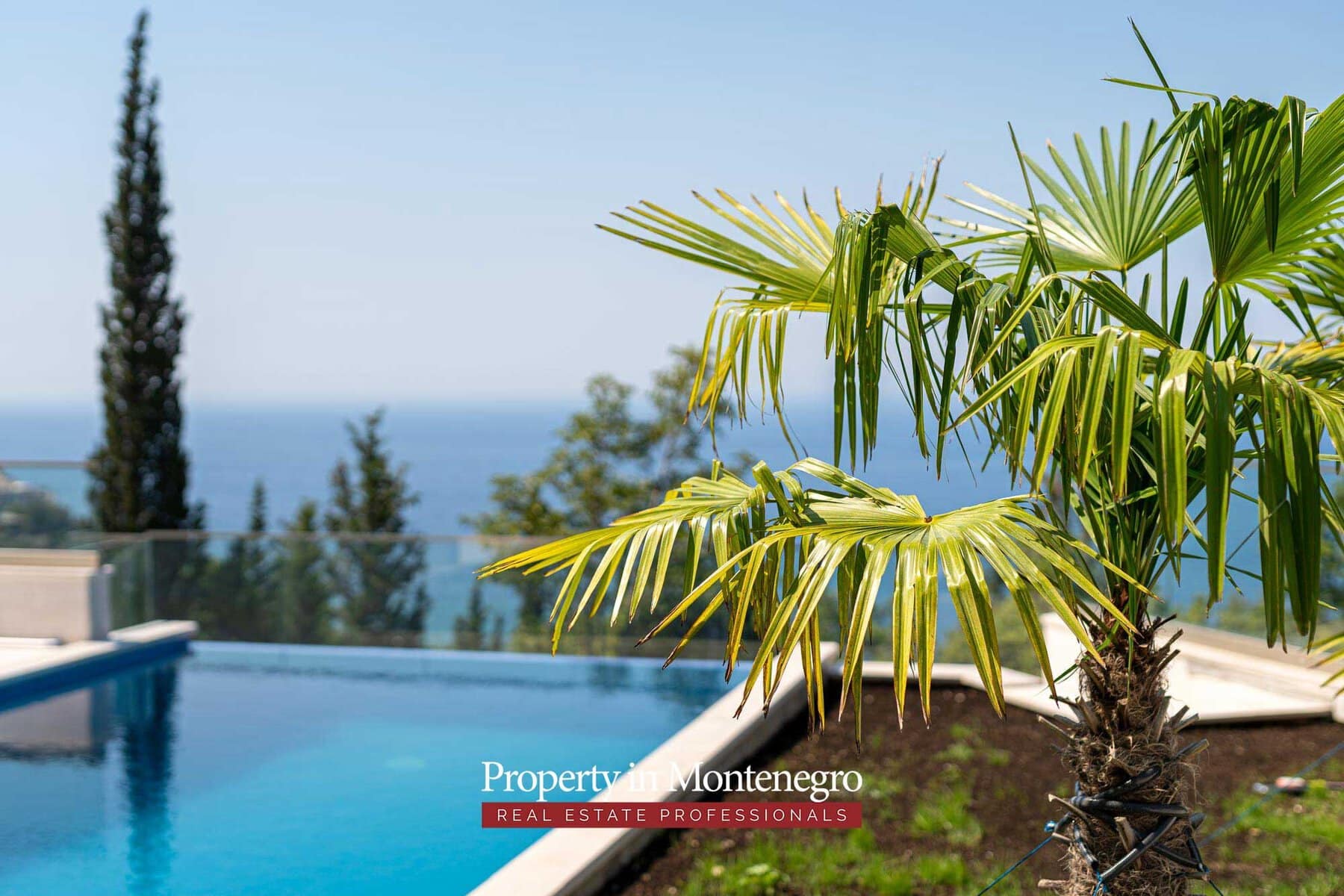 Beautiful villa in Budva with panoramic views (17)