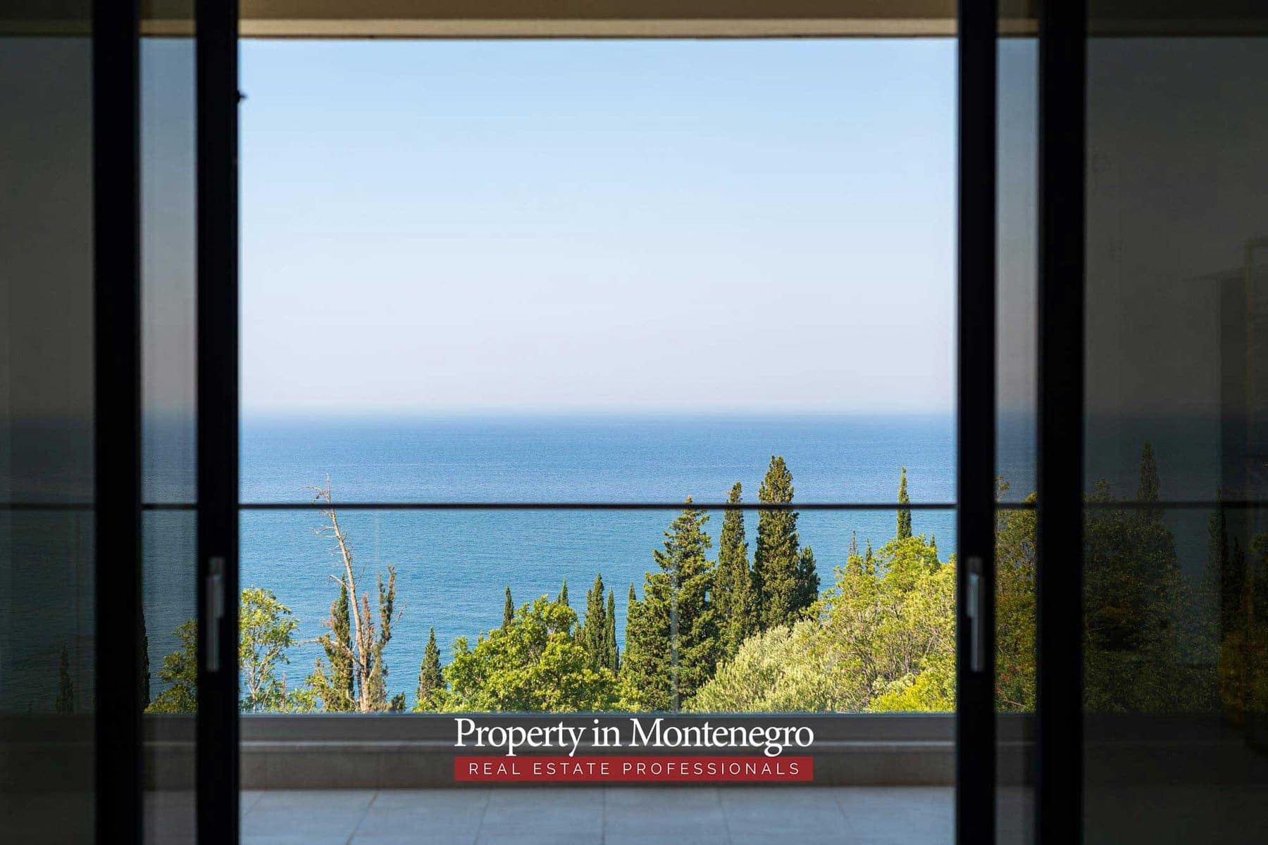 Beautiful villa in Budva with panoramic views (18)