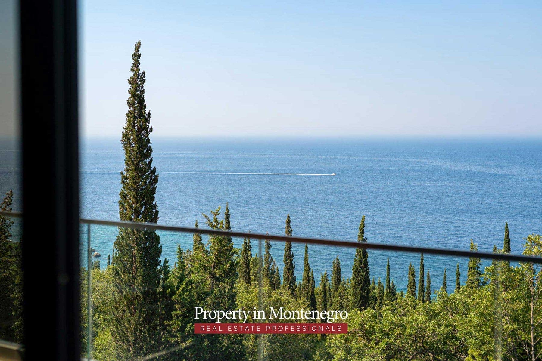 Beautiful villa in Budva with panoramic views (19)