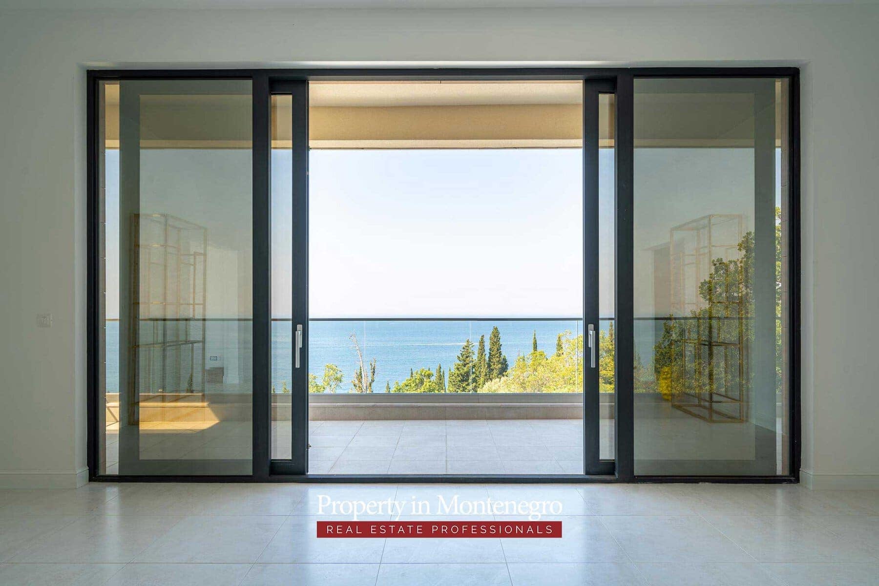 Beautiful villa in Budva with panoramic views (20)