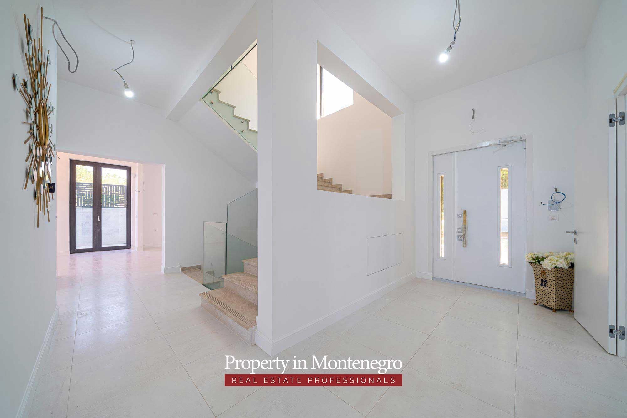 Beautiful villa in Budva with panoramic views (28)