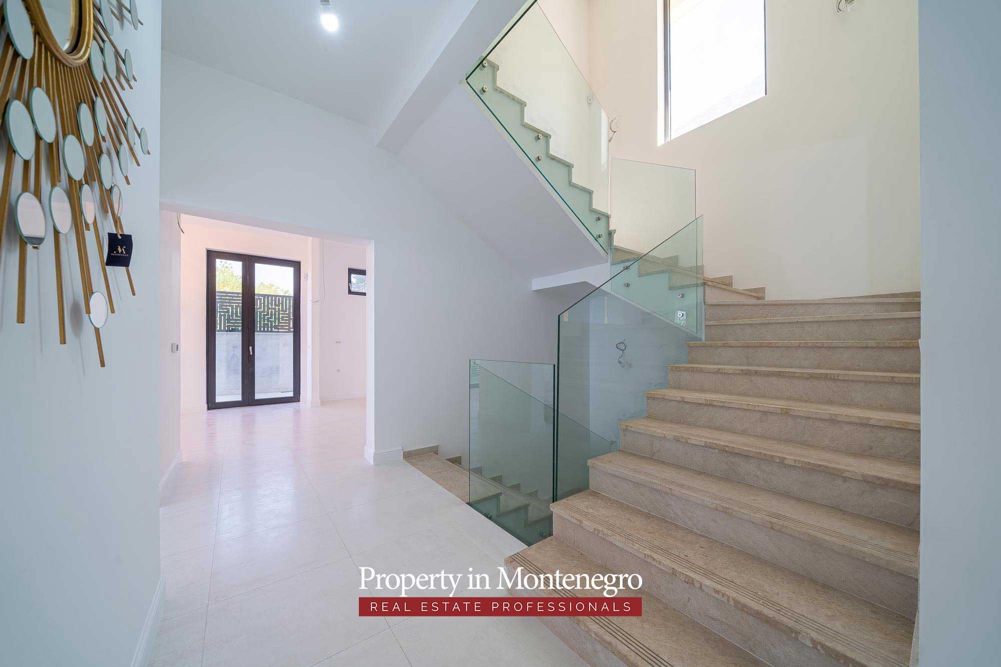 Beautiful villa in Budva with panoramic views (29)
