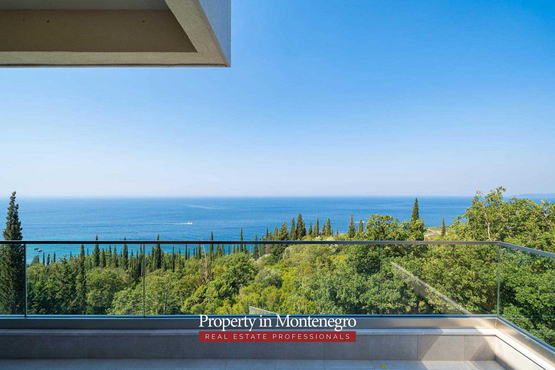 Beautiful villa in Budva with panoramic views (34)