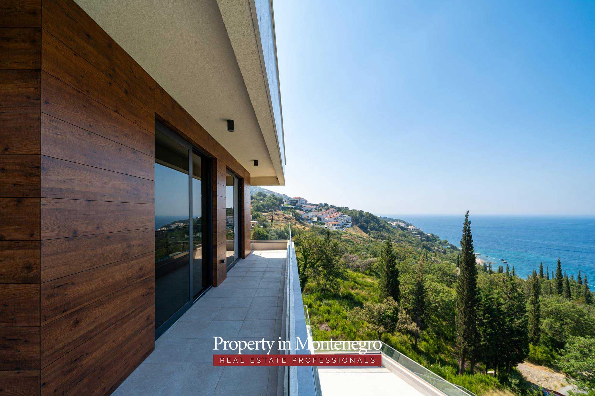 Beautiful villa in Budva with panoramic views (35)