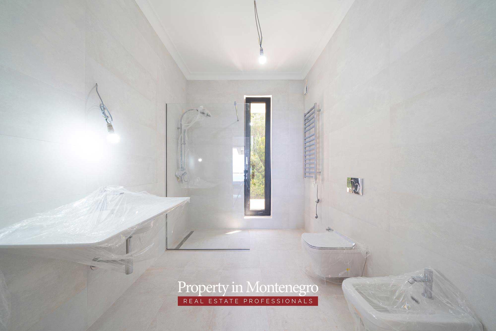 Beautiful villa in Budva with panoramic views (39)
